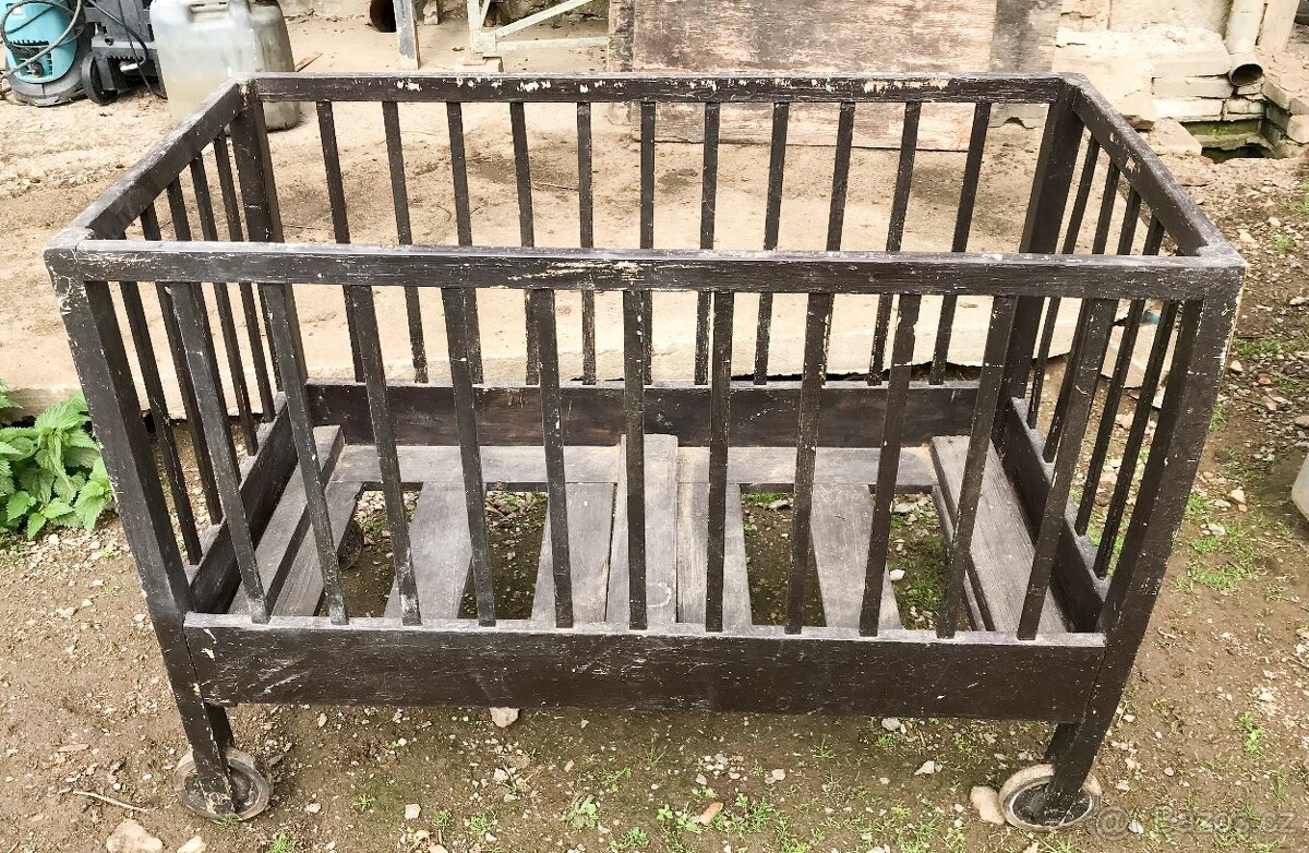 Dětská postýlka/ohrádka pojízdná