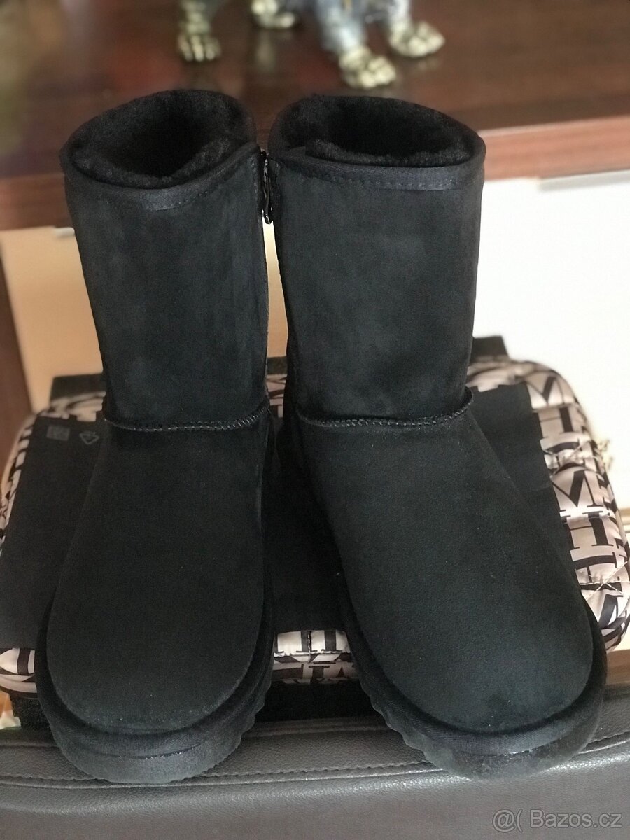 UGG