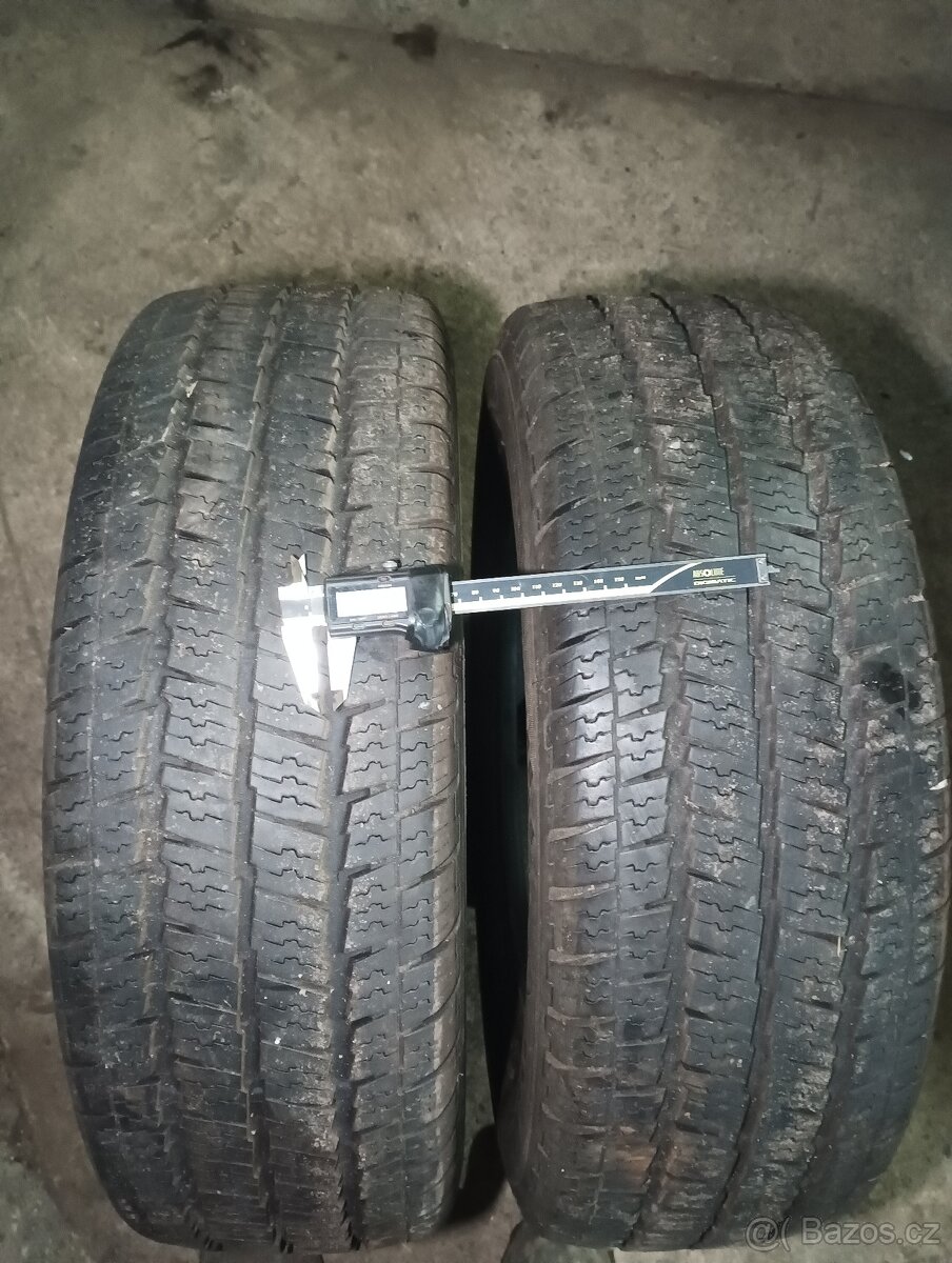 Prodám 2x zimní pneu 215/65-16C