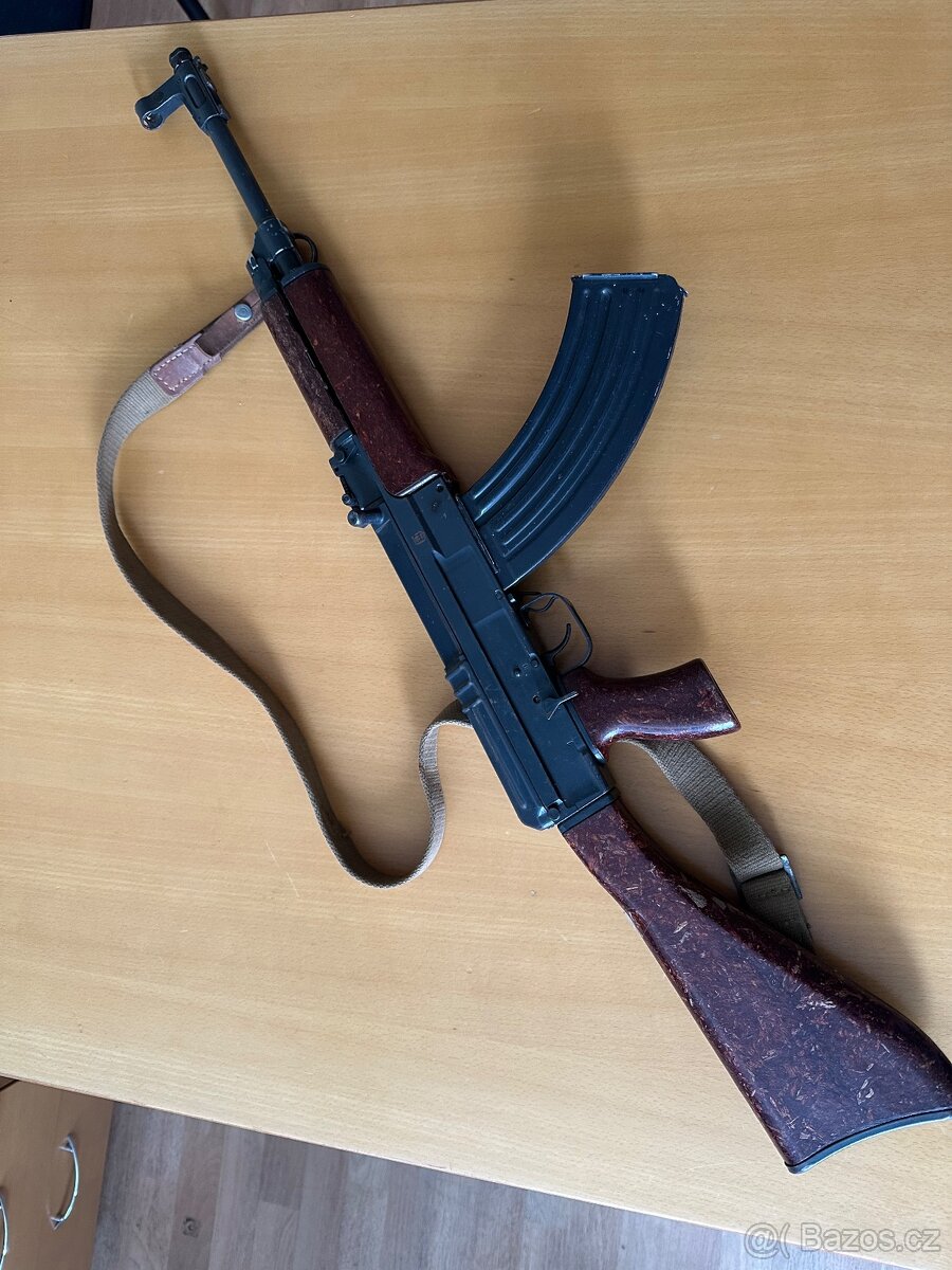 Prodám znehodnocený samopal vzor 58