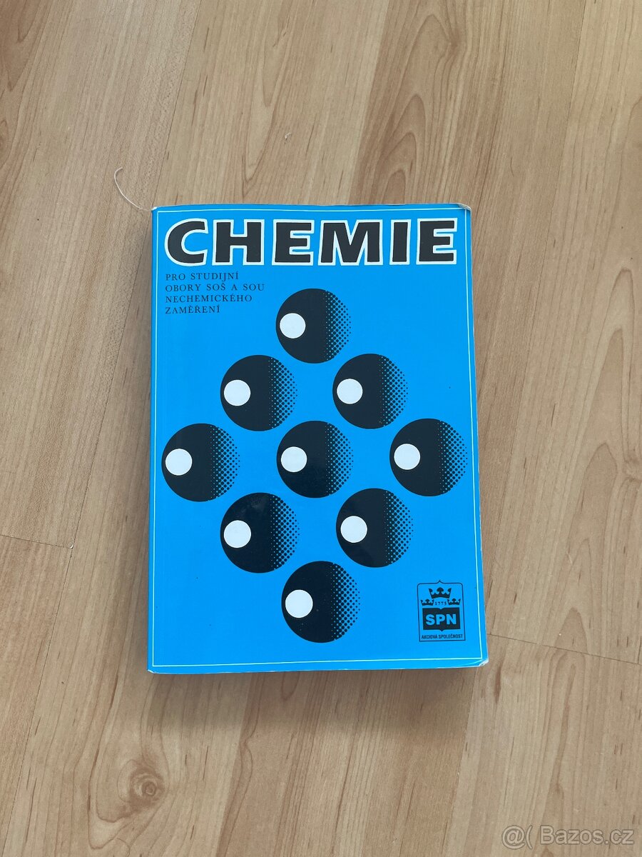 Učebnice chemie, fyziky a matematiky, tabulky a vzorce