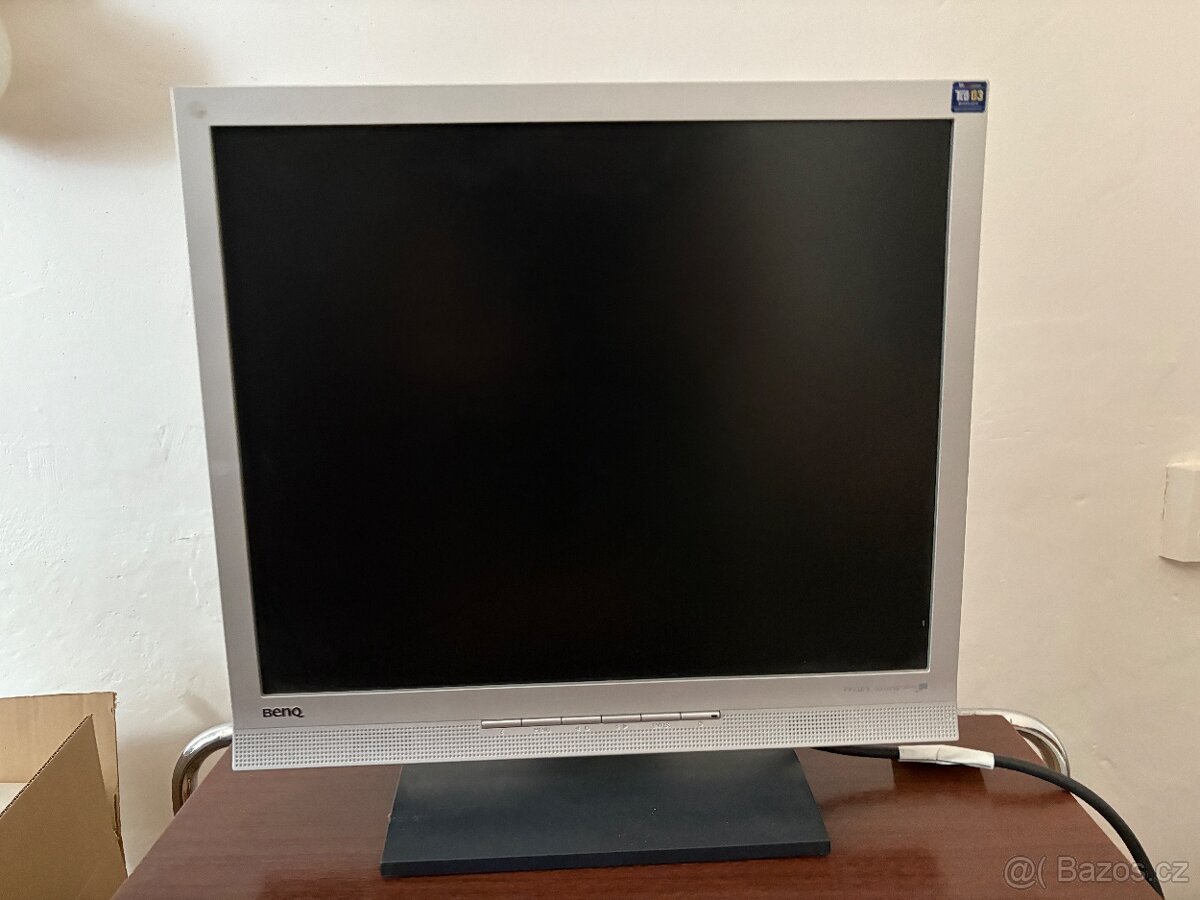 LCD monitor BenQ FP72E S - 17“