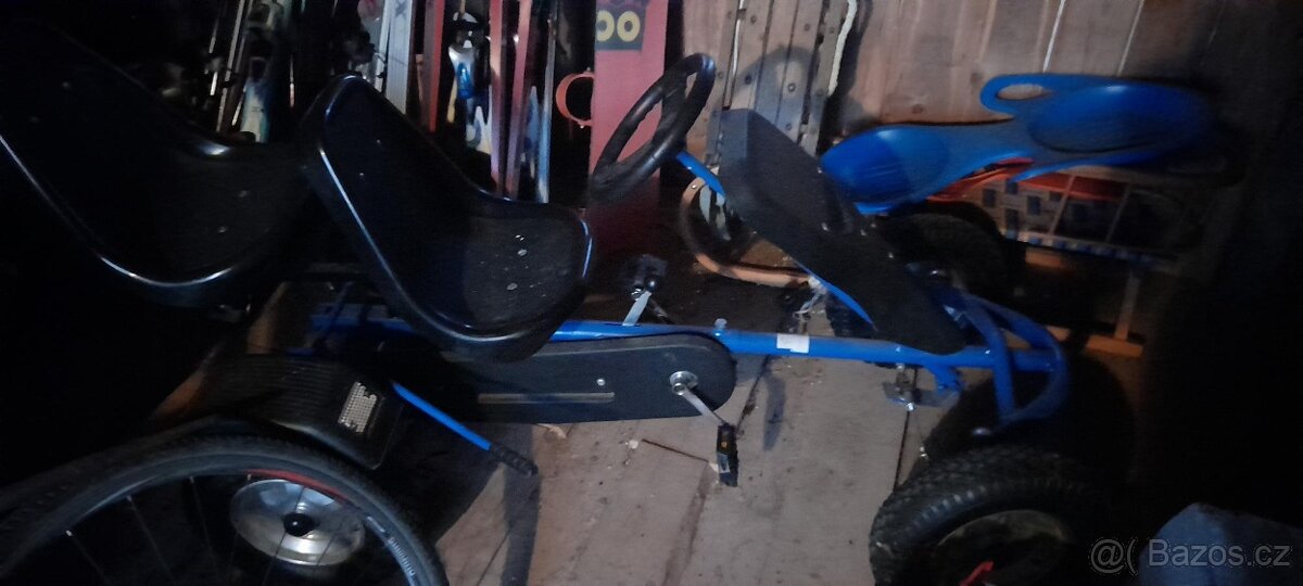 Dětská šlapací motokára