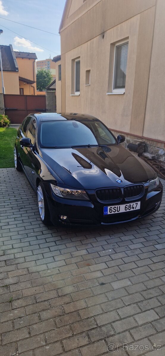 BMW E90 320i