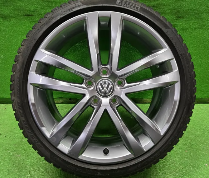 18 VOLKSWAGEN 7.5J ET51 5X112 + Pirelli 225/40 R18