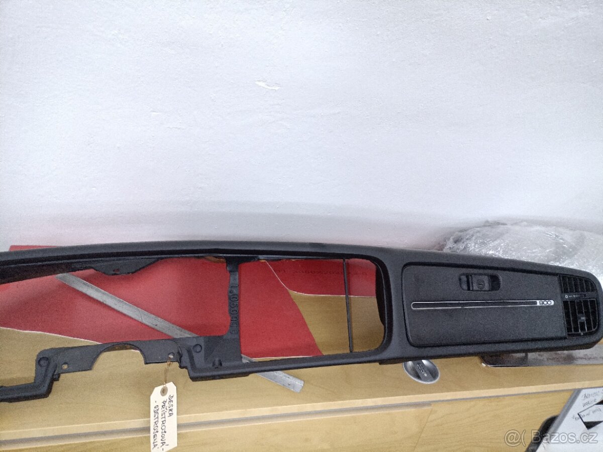 Palubní deska Saab 900