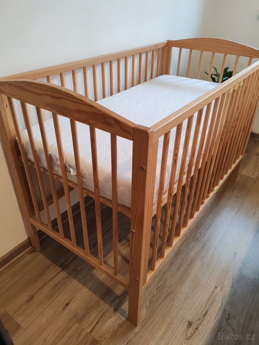 Dětská postýlka s kvalitní paměťovou matrací