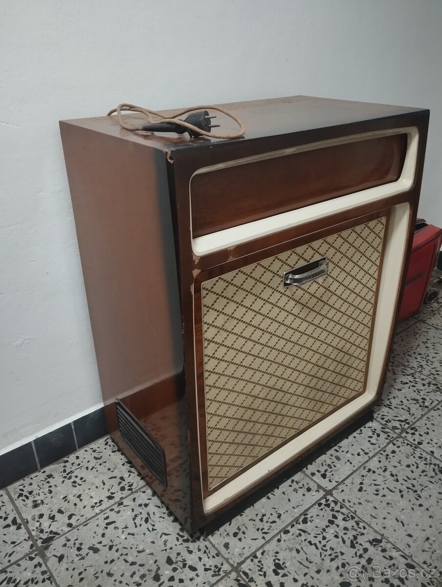 Retro rádio/gramofon Tesla Maestro