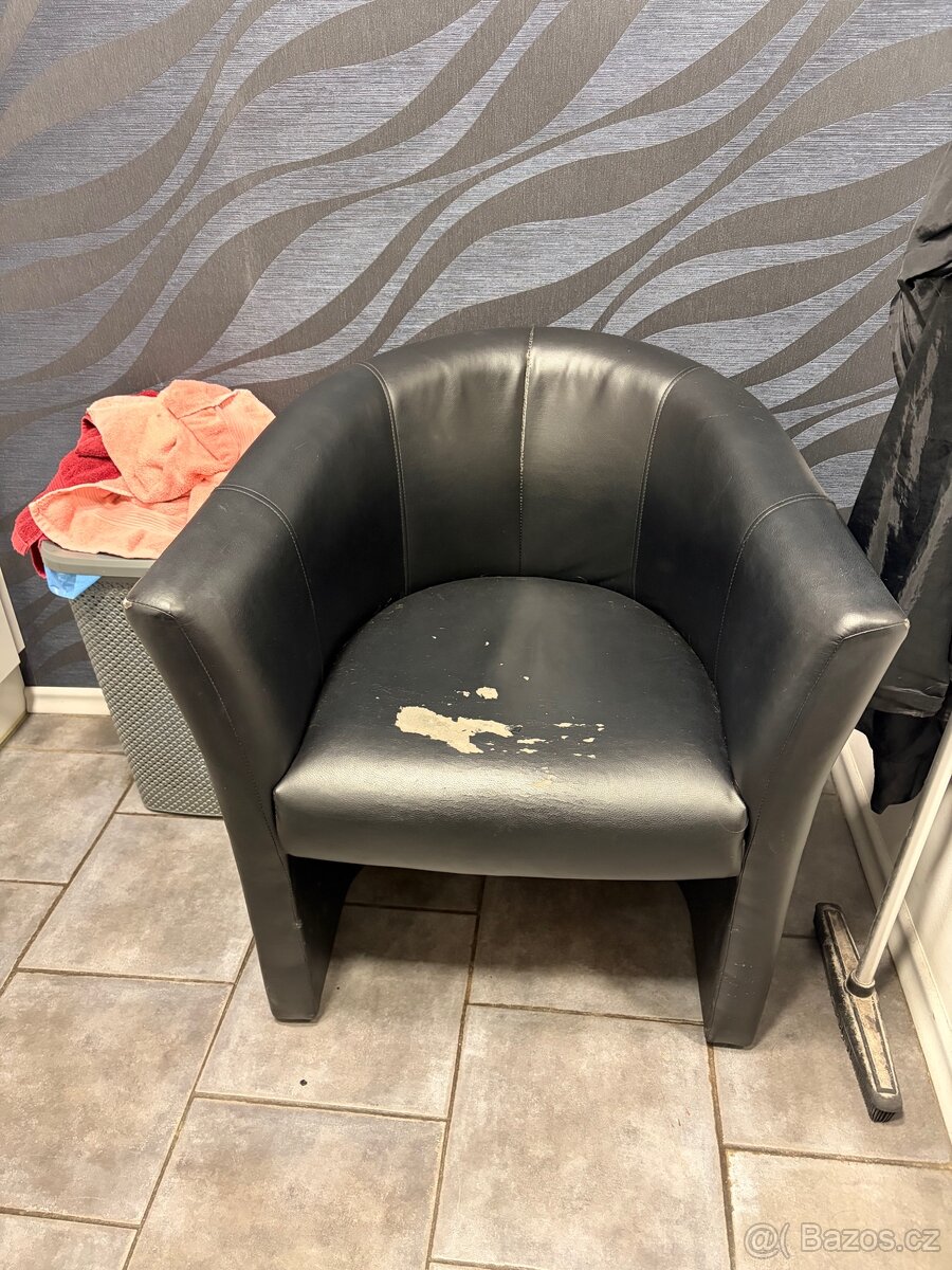 Koženkové křeslo