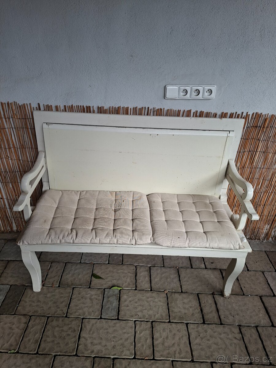 Selská dřevěná lavice