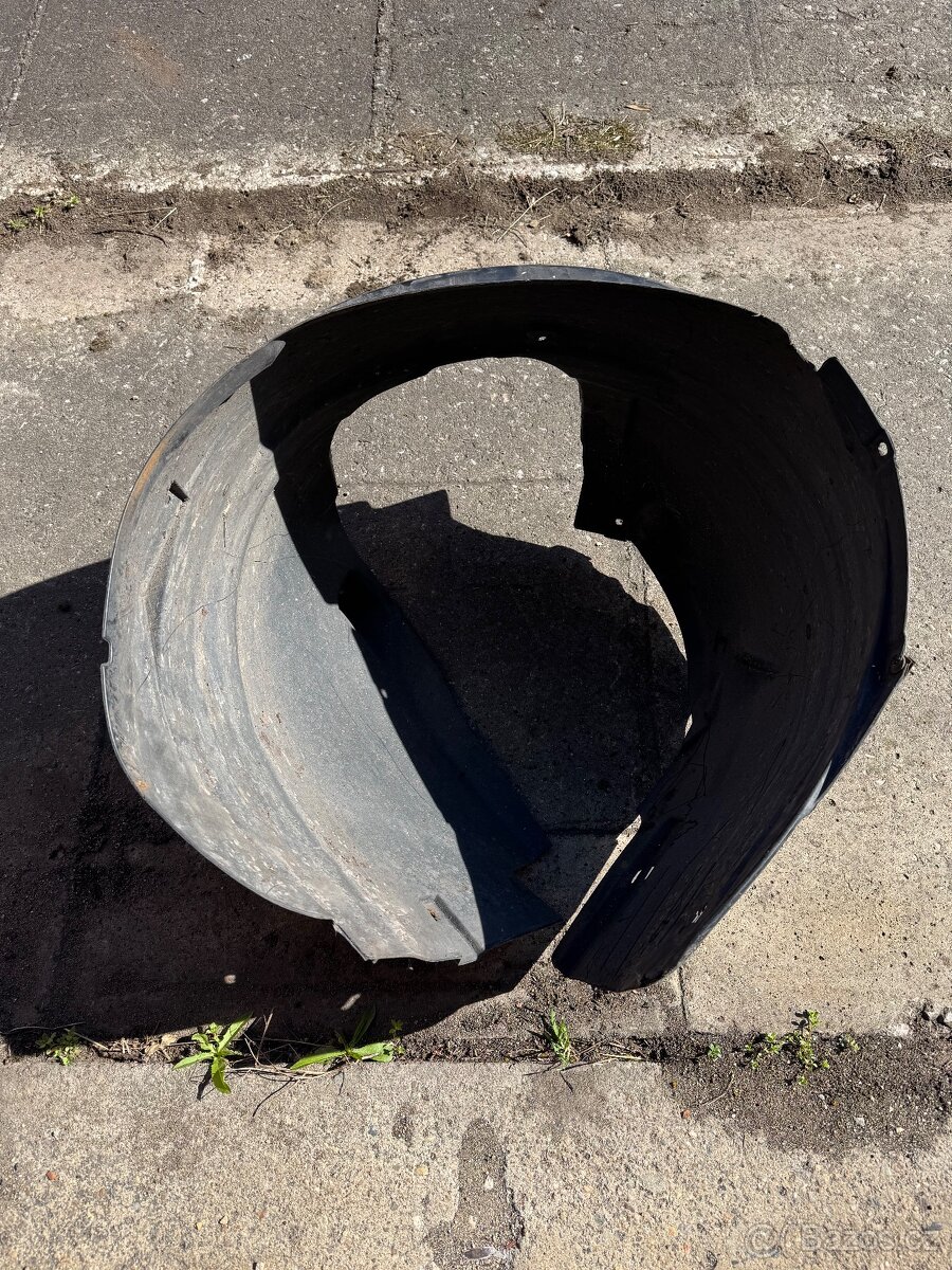 Pravý přední podběh kola 159/Brera