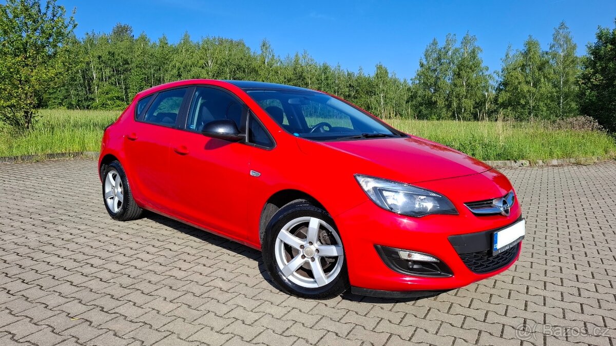 Opel Astra J 1.4i 88KW / ČR 2 / KLIMA / PLNÝ SERVIS