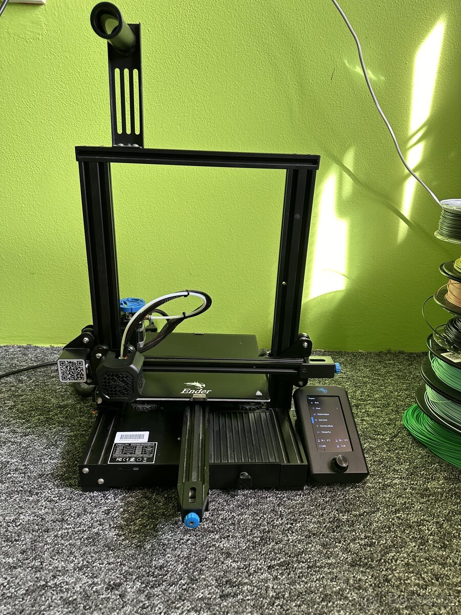3D tiskárna Creality Ender 3v2 + filamenty