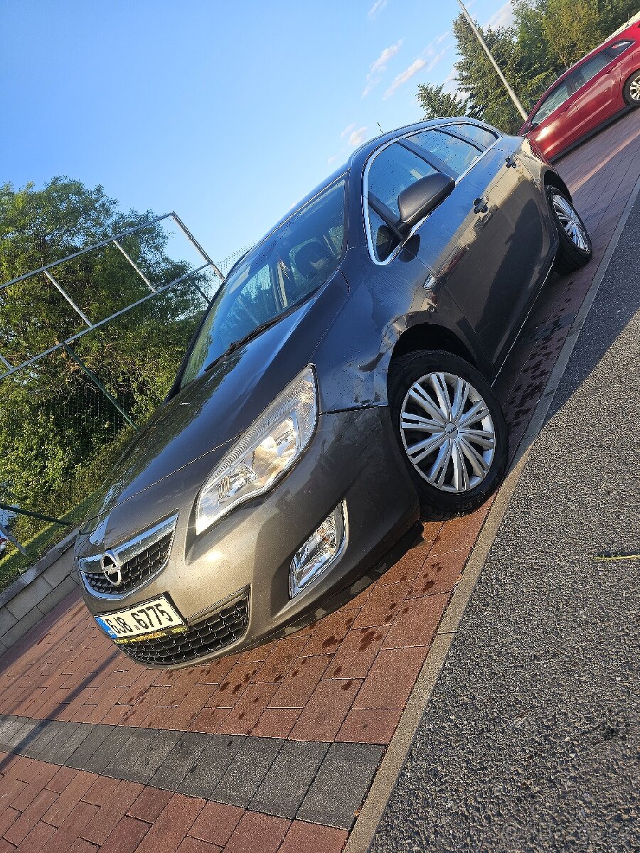 Prodám vůz Opel Astra j 2012 rok 1.7tdi