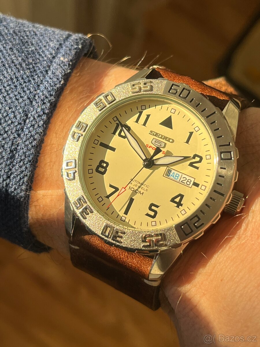 Seiko 5 Sports / béžový ciferník