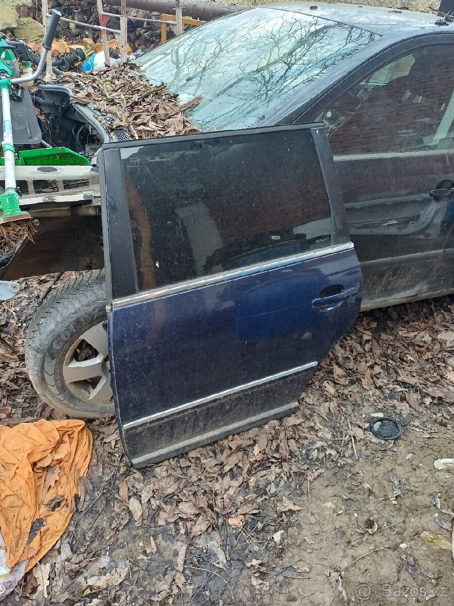 Levé zadní dveře Passat b 5.5 combi