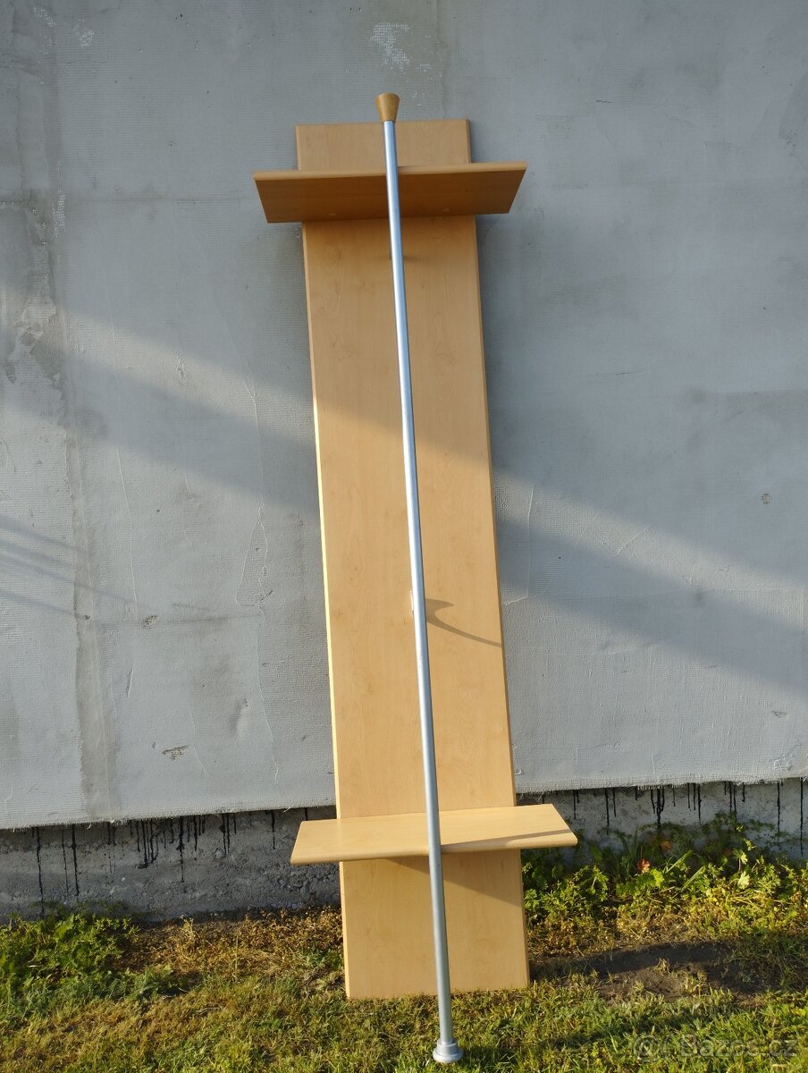 Věšáková stěna