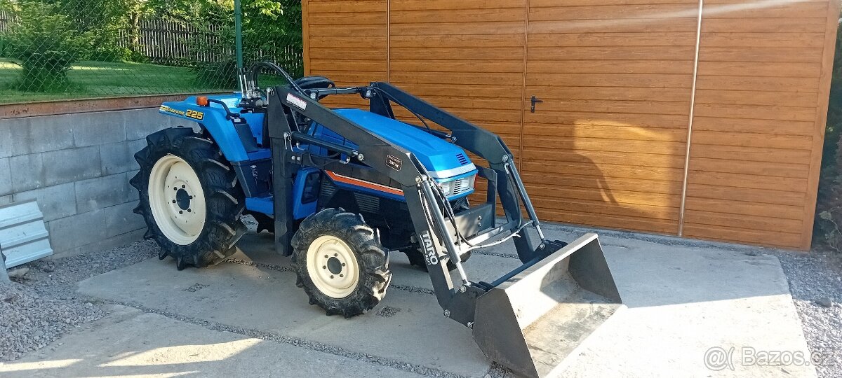 Iseki 225,4×4,Čelní nakladač