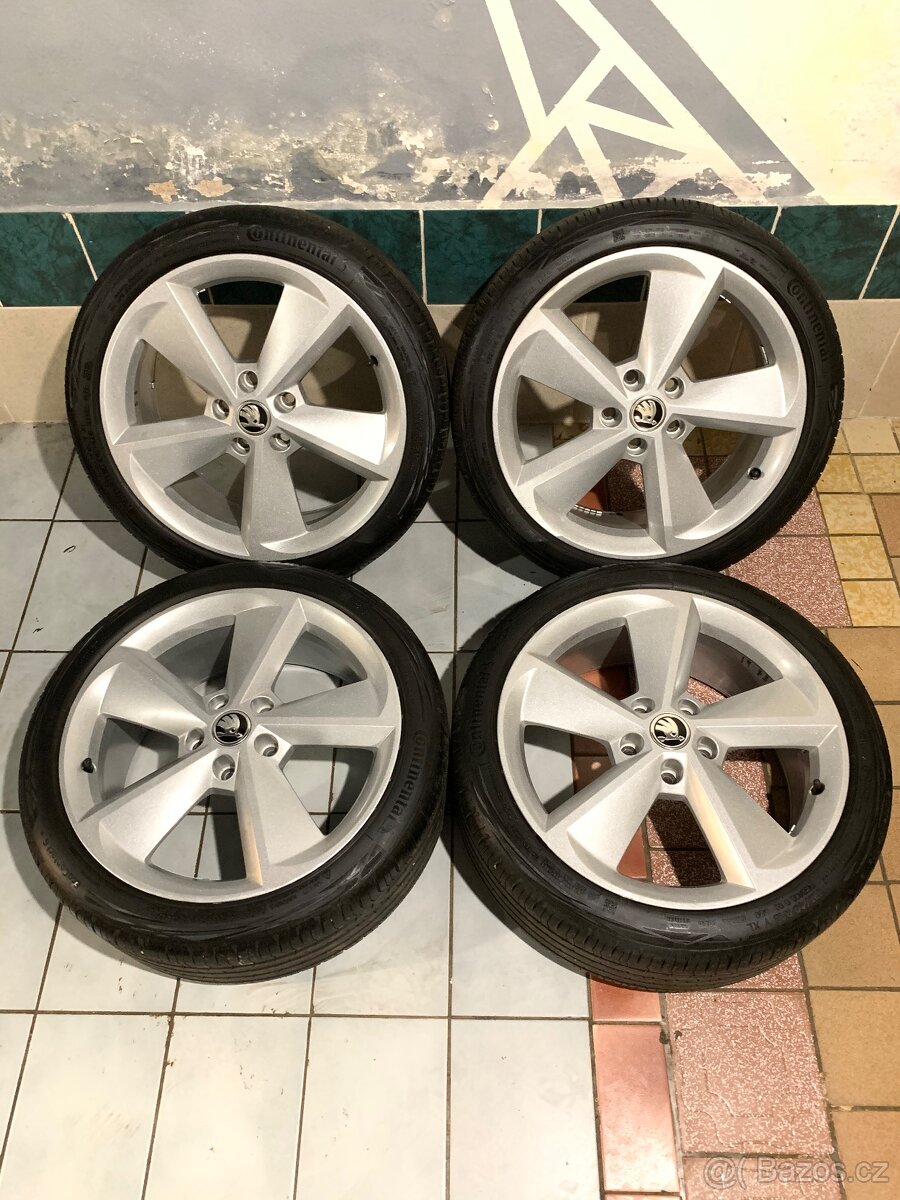 Alu kola Škoda R18 5X112 ZÁNOVNÍ LETNÍ PNEU 225/40 R18 GOLUS