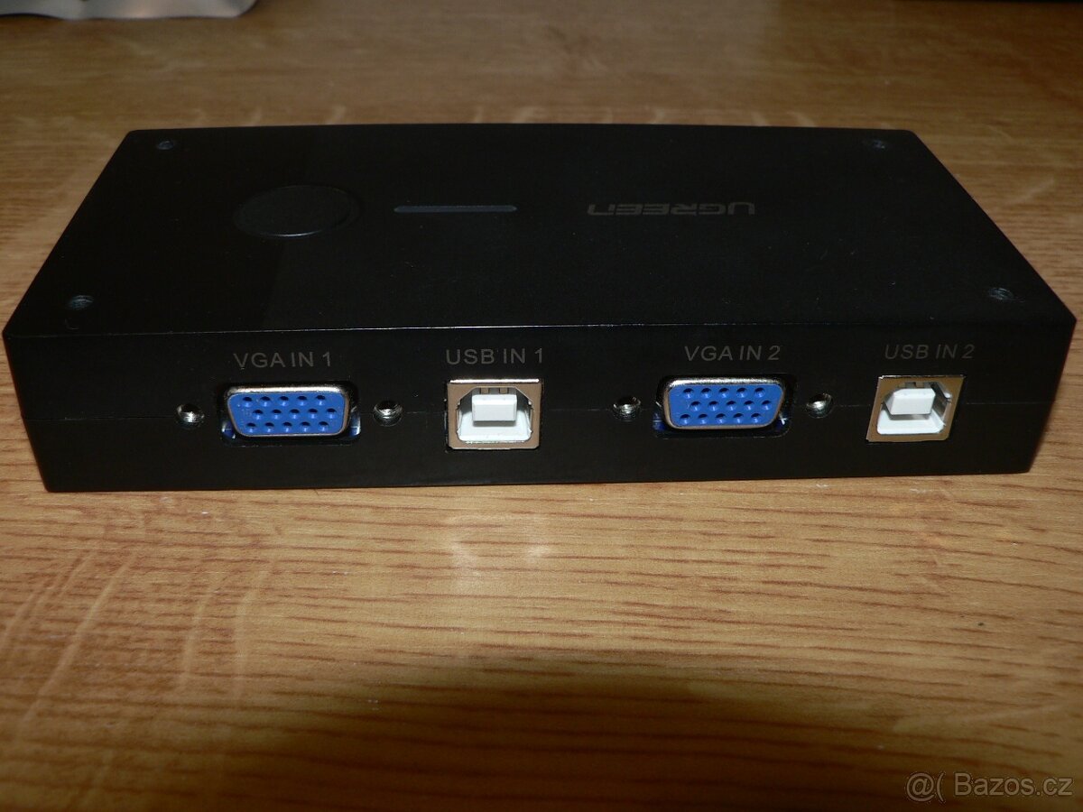 Přepínač VGA + 2 x USB 2.0 Ugreen 30357 KVM