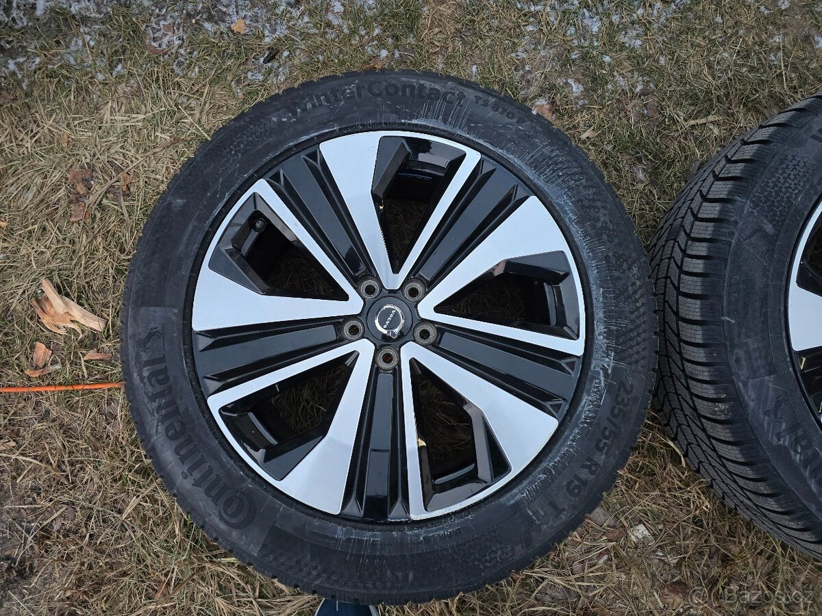 Alu kola Volvo "19" včetně nových pneu Continental