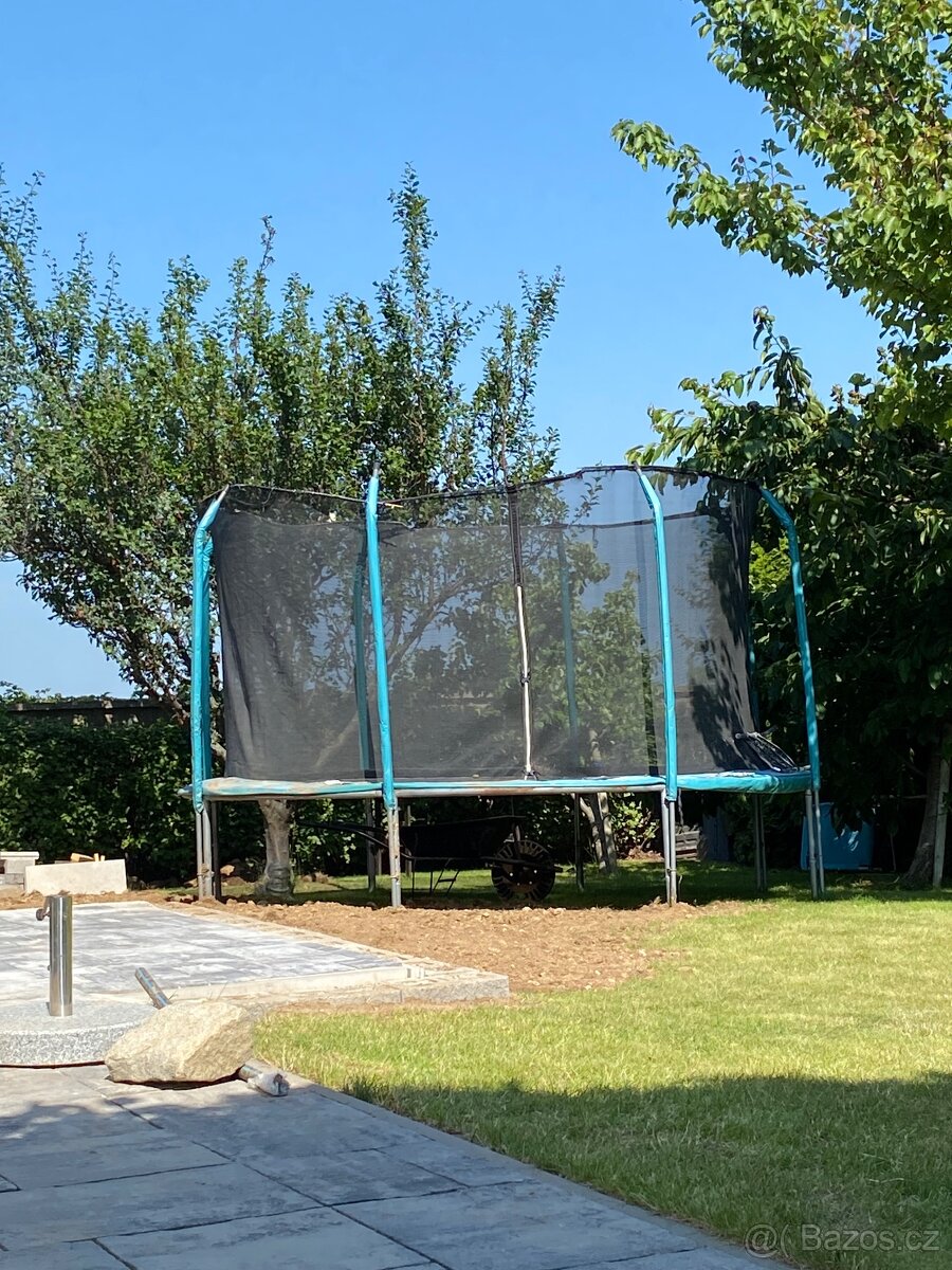 Trampolína