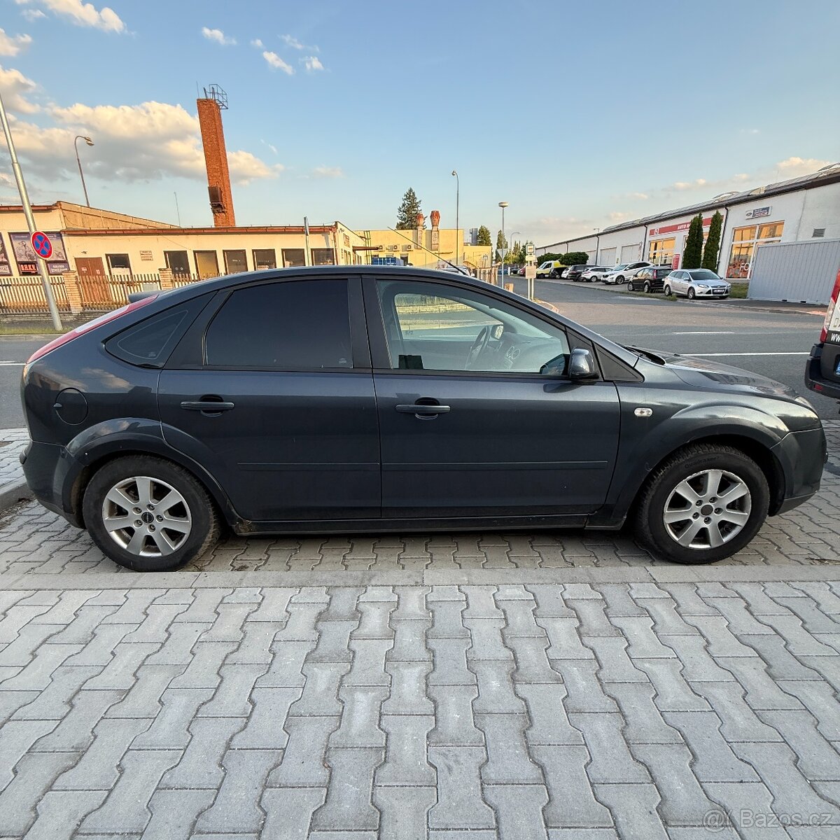 Ford Focus mk2, 1.6, 74 kW, na opravu nebo náhradní díly