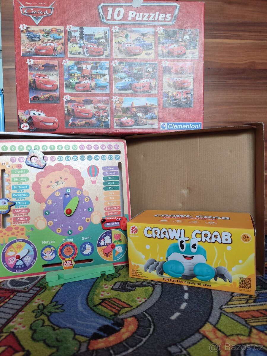 Set hraček - dřevěné hodiny, lezoucí krab a puzzle 10v1