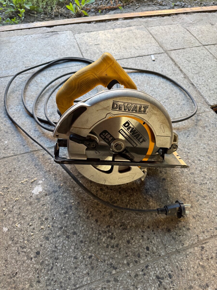 Kotoučová pila Dewalt DWE560K