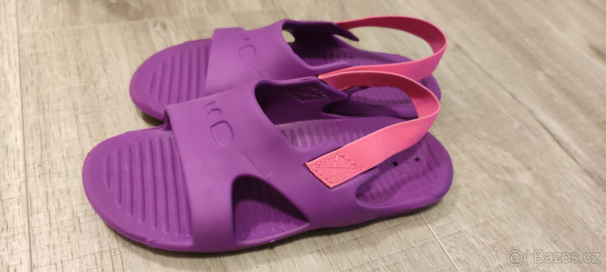 Decathlon - dětské sandálky k bazénu vel. 29-30
