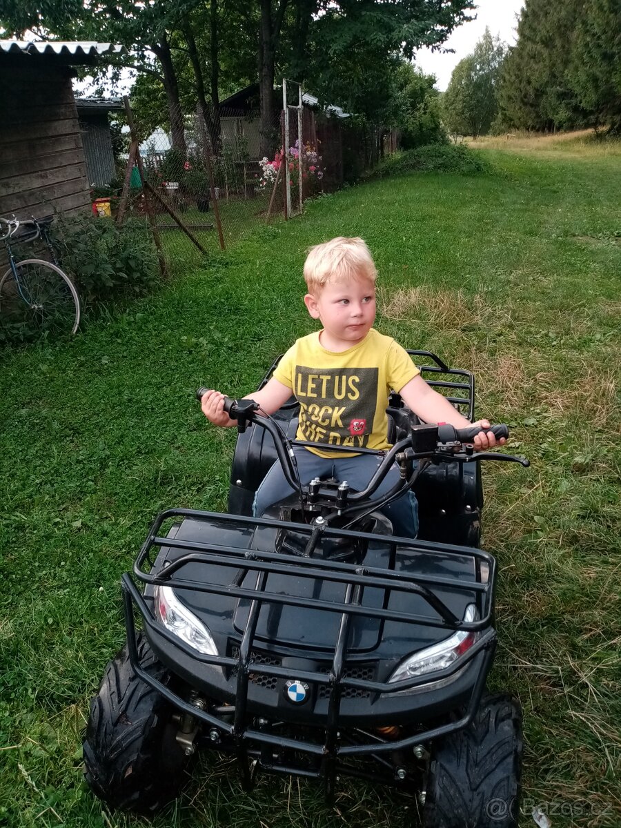 Prodám tuto čtyřkolku 125ccm 4.takt. daruji k ní nějaké díly