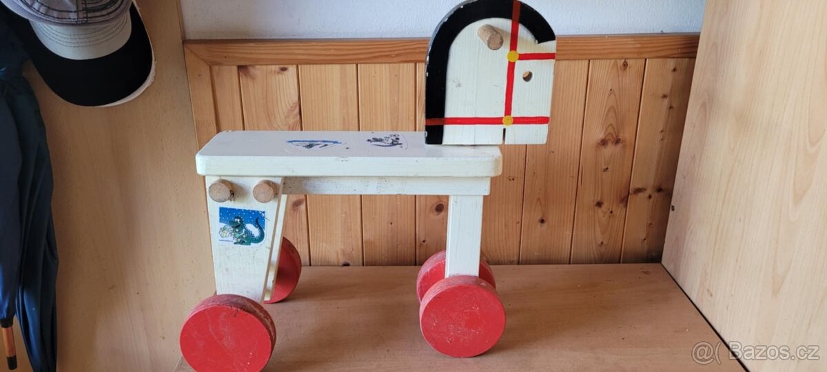 Dřevěné odrážedlo pro nejmenší -koník