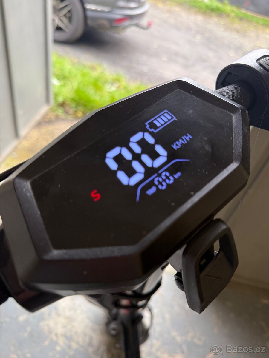 Elektrokoloběžka Red Bull TURBO