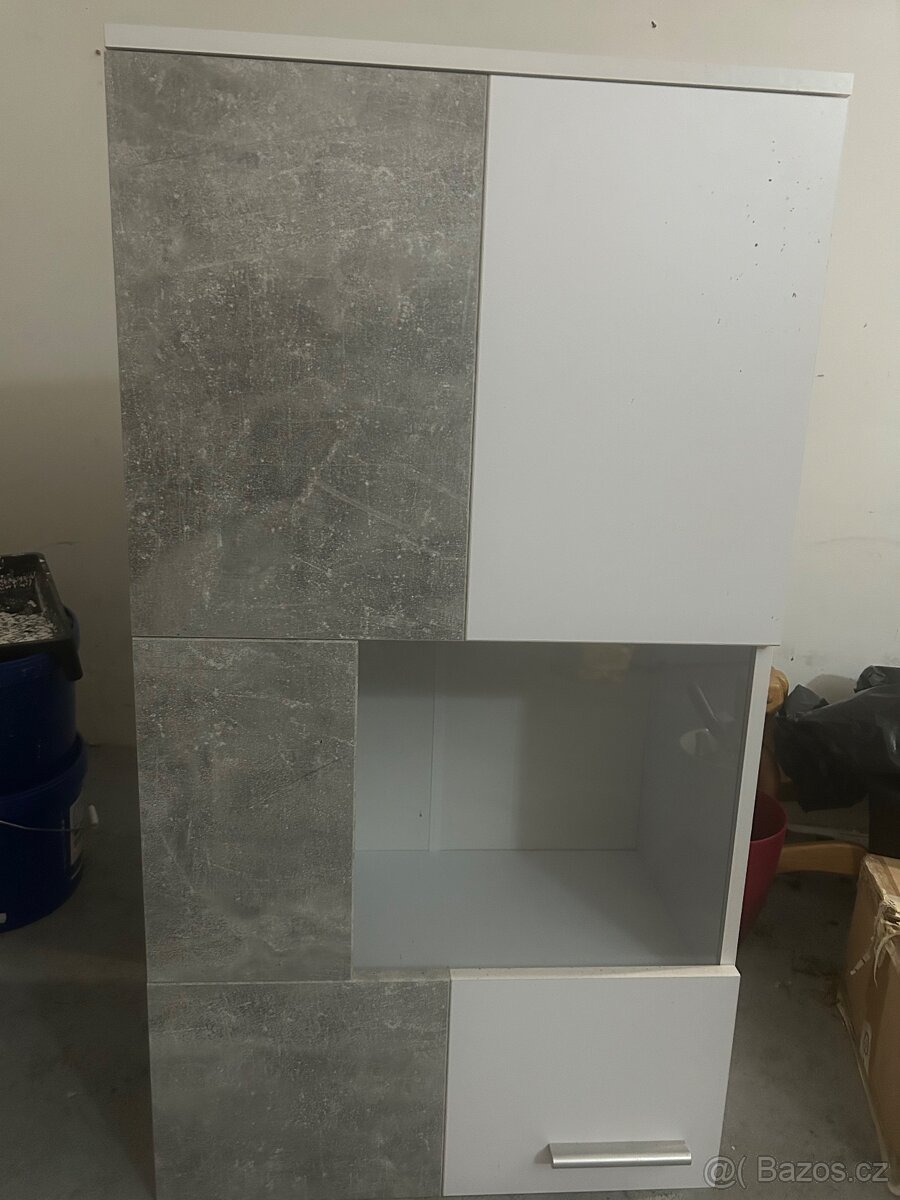 Závěsná skříňka