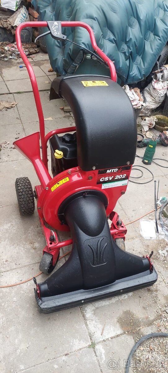 Vysavac na listi MTD 202