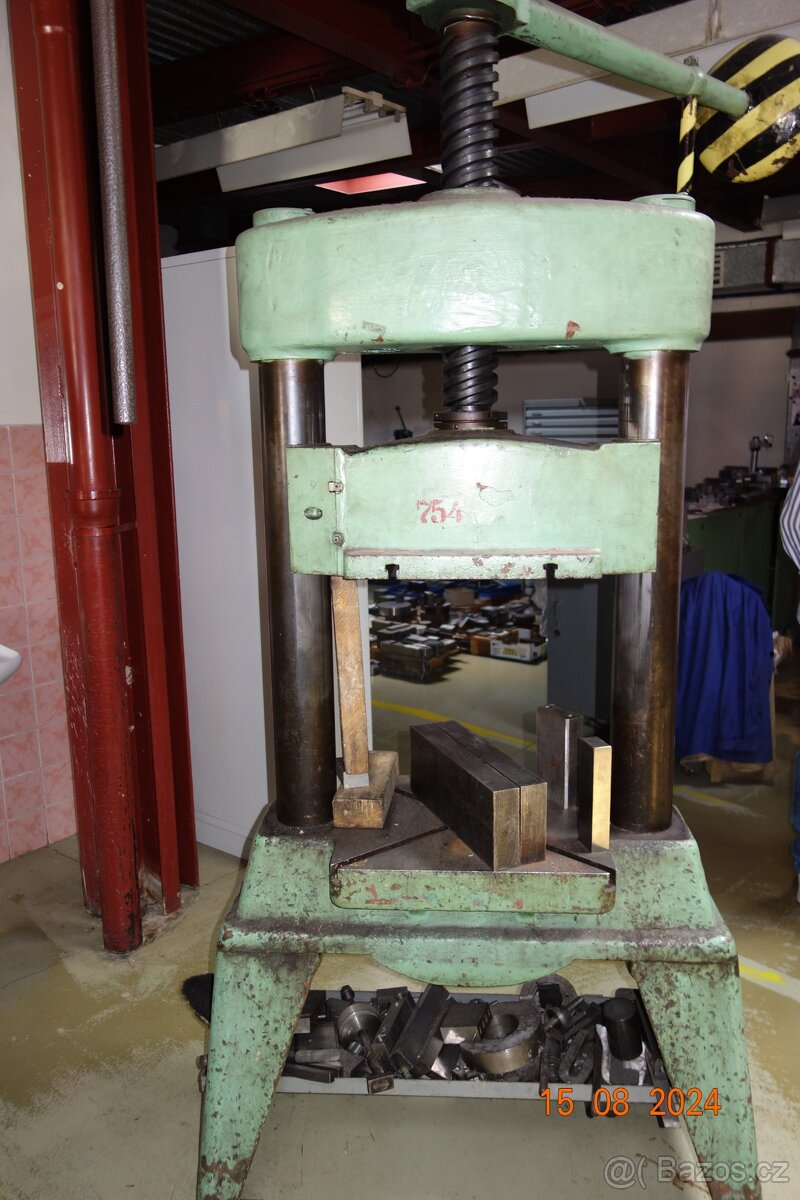 LVS  100  ruční  lis vřetenový