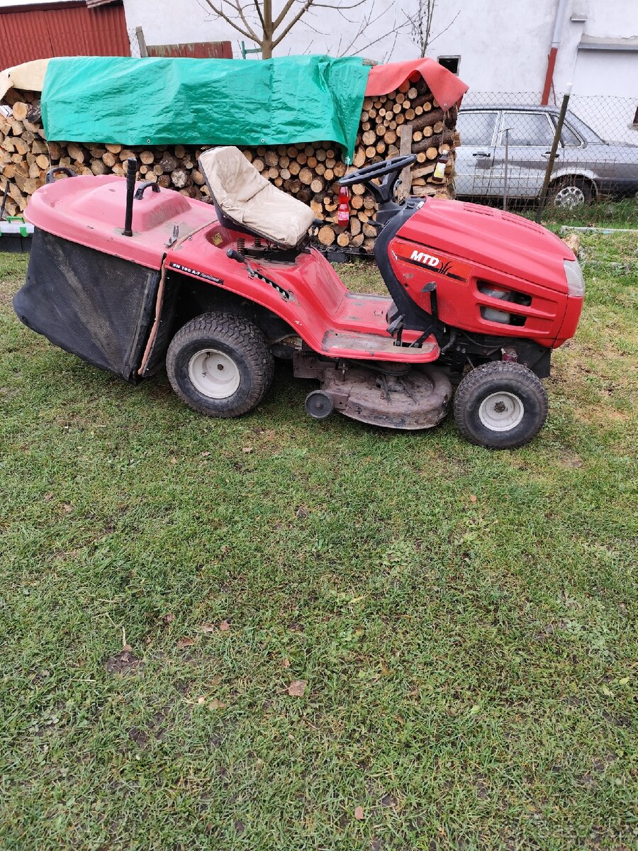 Sekací traktůrek MTD
