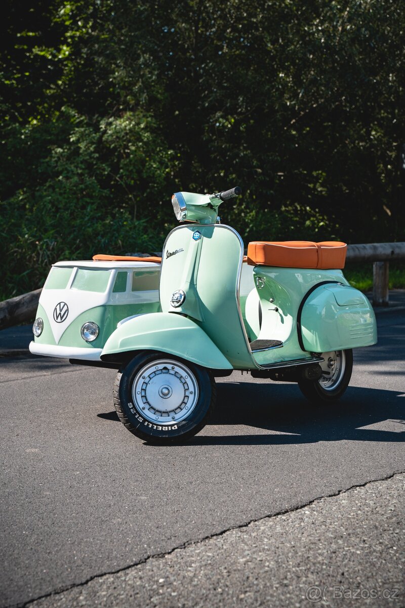 Veterán Piaggio Vespa Scooter VW sidecar (1977)