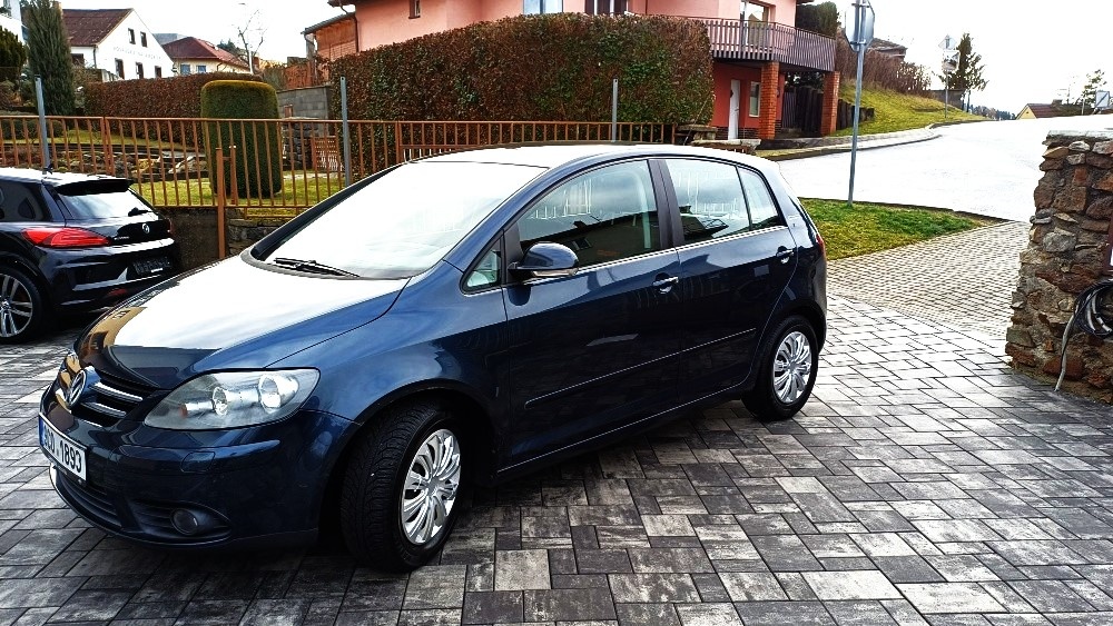 golf plus 1.6 fsi benzin automat ( velice pekny stav )