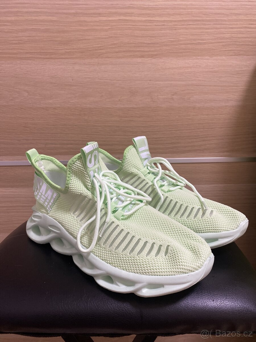 Zelené běžecké boty, velikost 46