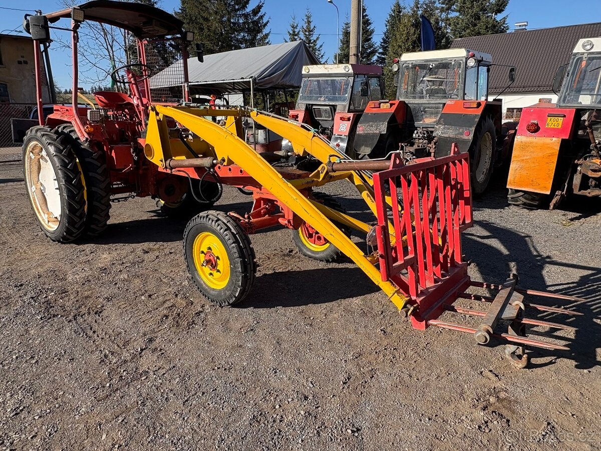 Traktor RS 09 GT 124 s čelním nakladačem atd.