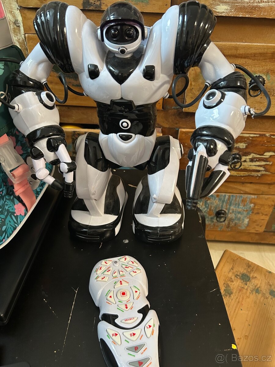 Velký robot WowWee Robosapien s ovladačem
