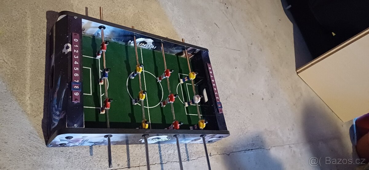 stolní fotbal, vláčky, autodráha...