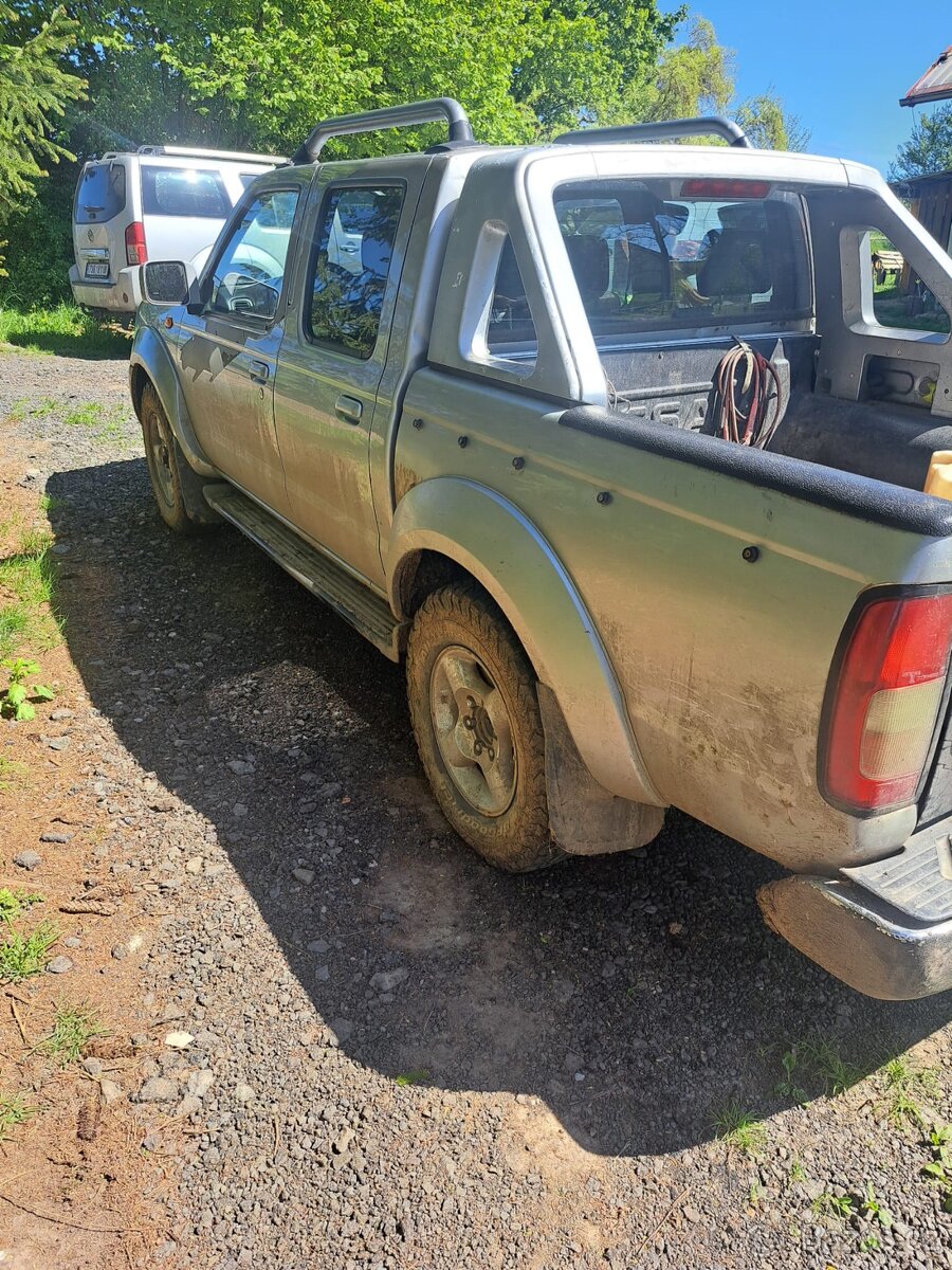 Nissan Navara Double-cab 2,5 tdi