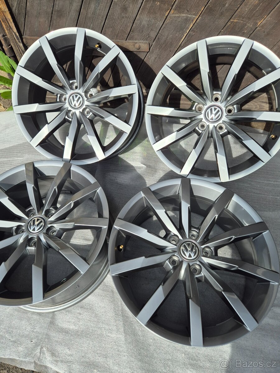 5x112 r18 Vw Passat B8 R line -Monterey