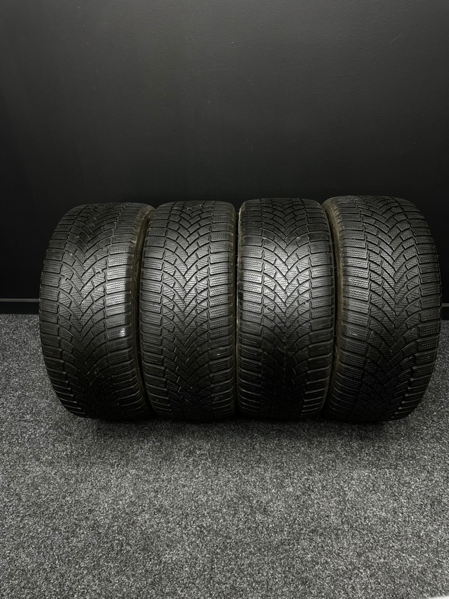 Sada pneu Bridgestone 235/45/18 98V