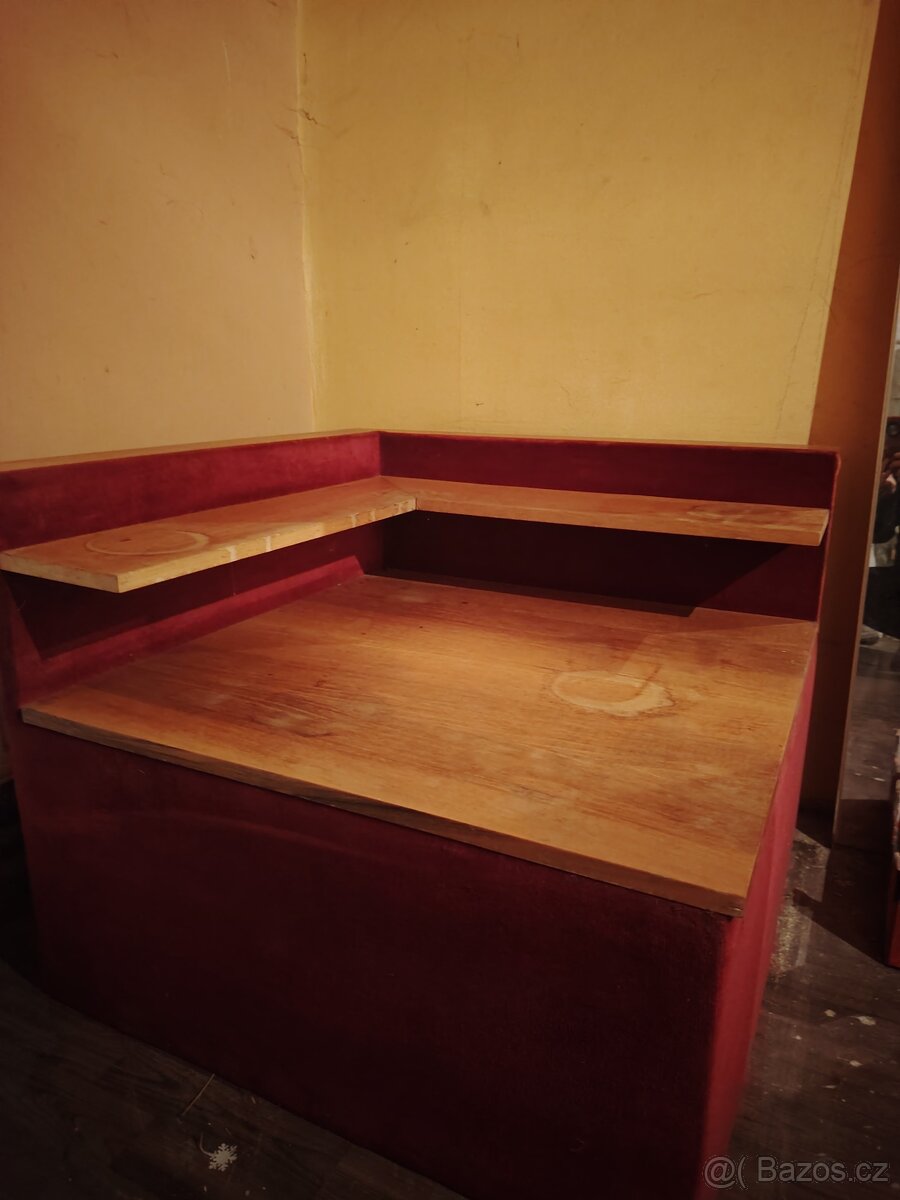 1983 rohový stolek dělán na zakazku