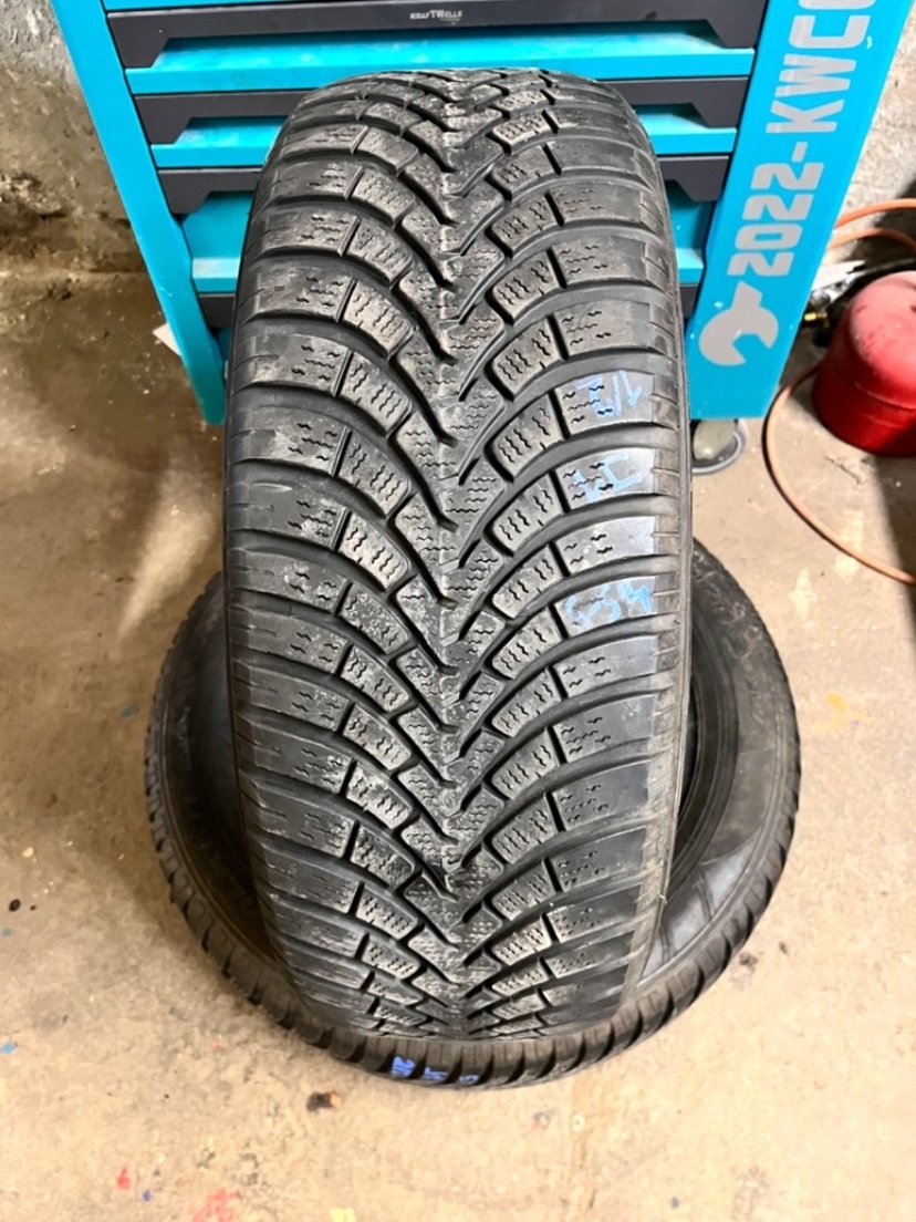 2x 225/60 R17 zimní pneu