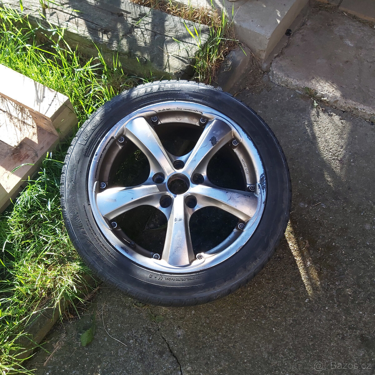 235/45 R17