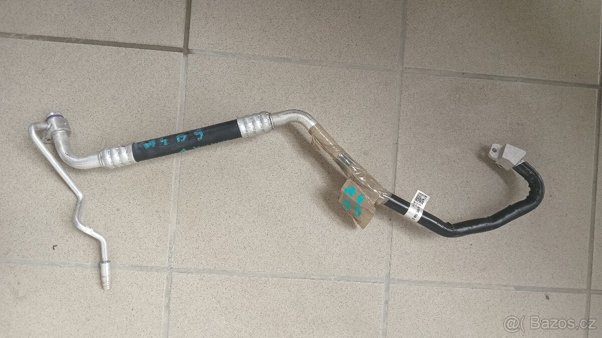 Audi A4 B9 klima trubka 8W2820740D